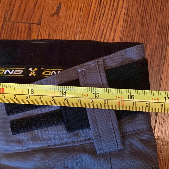 Descente North America ski snow pants size 34 pre-owned, with some spots, no hol - Picture 2 of 16